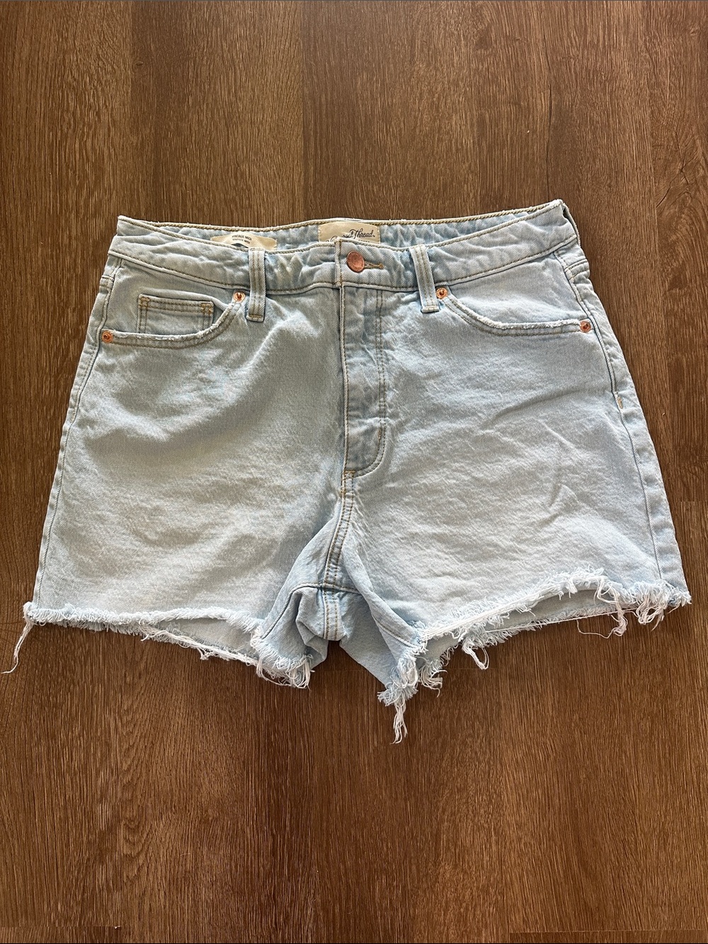 Vintage Midi Universal Thread 🧵 Light Wash Denim Cutoff Shorts